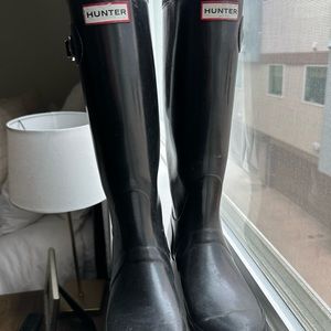 Size 8 Hunter high rain boots black